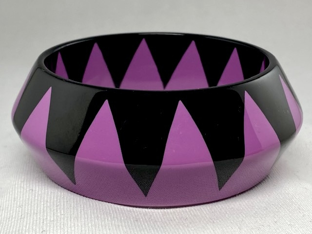 WT5 black & lilac resin claw bangle